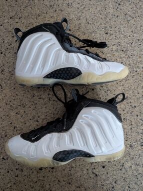 Nike Air Foamposite one penny white black size 6.5Y 8 Womens